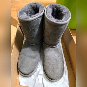 Womens UGG boots size 6